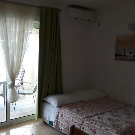Apartmani Luna Novalja Exterior photo