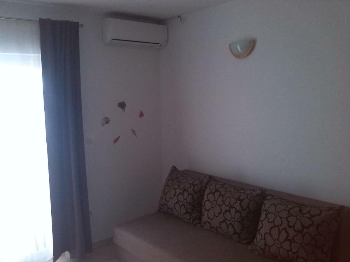 Apartment Luna Novalja