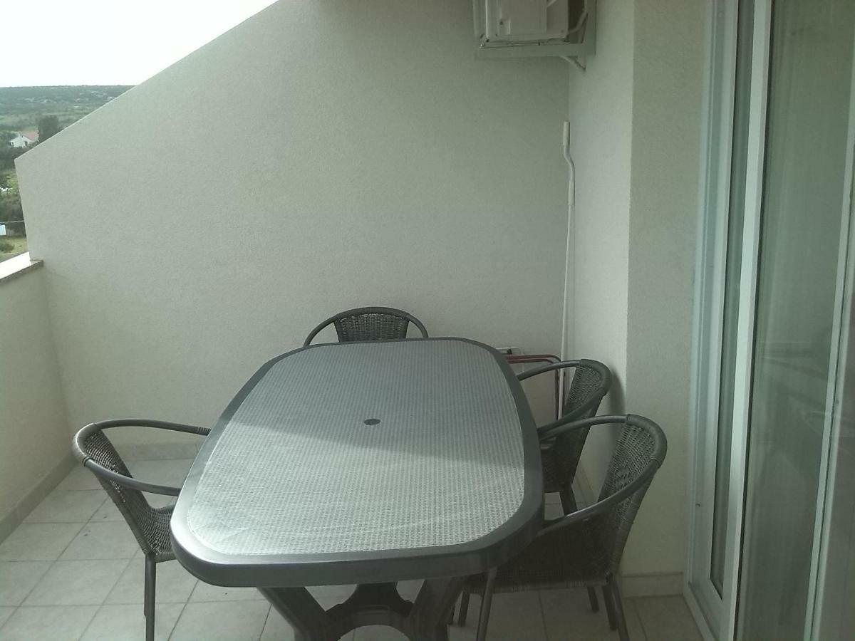 Apartment Luna Novalja