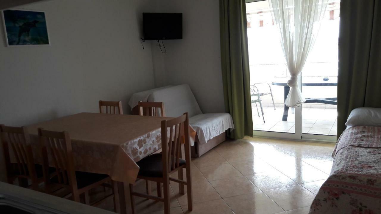Apartment Luna Novalja